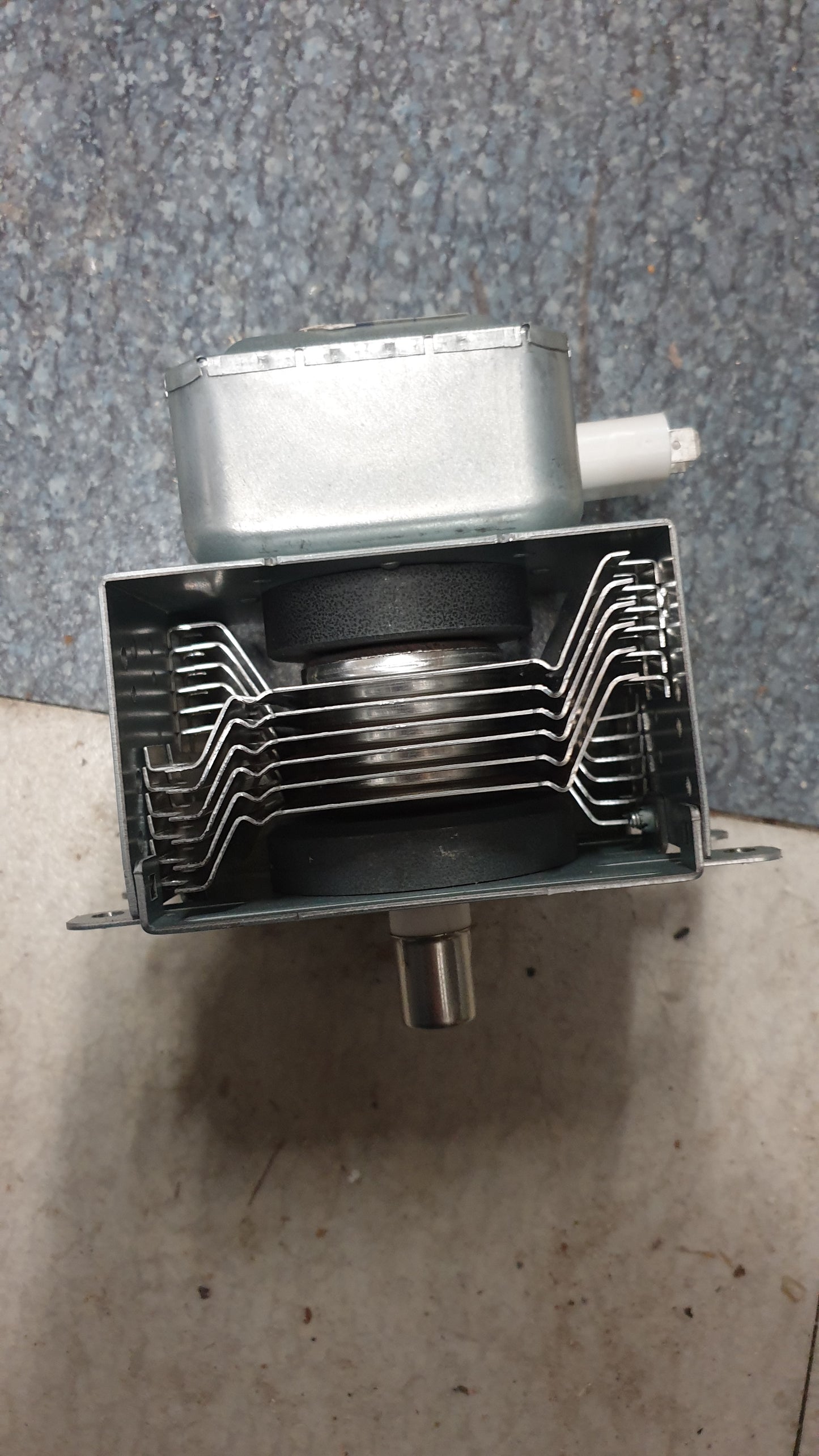 AM703 AWI MAGNETRON POUR MICRO ONDE