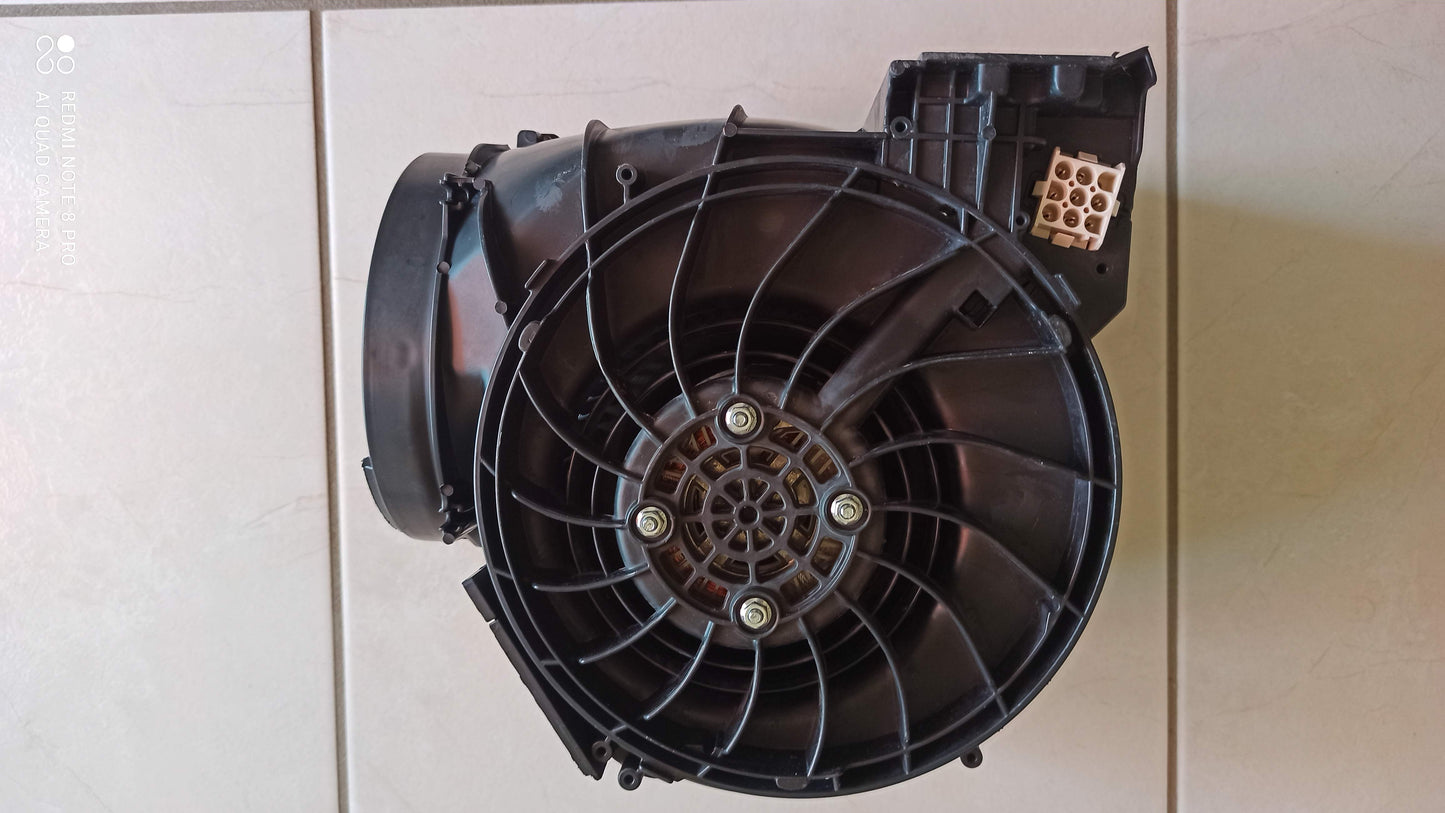 133.0671.336 (*) moteur hotte ROBLIN pièce neuve