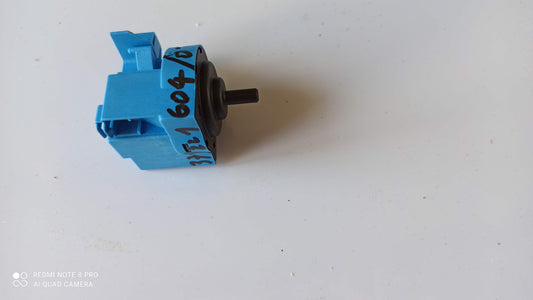 * 379221604 PRESSOSTAT ANALOGIQUE OCCASION LAVE LINGE ELECTROLUX ( ct ABB )