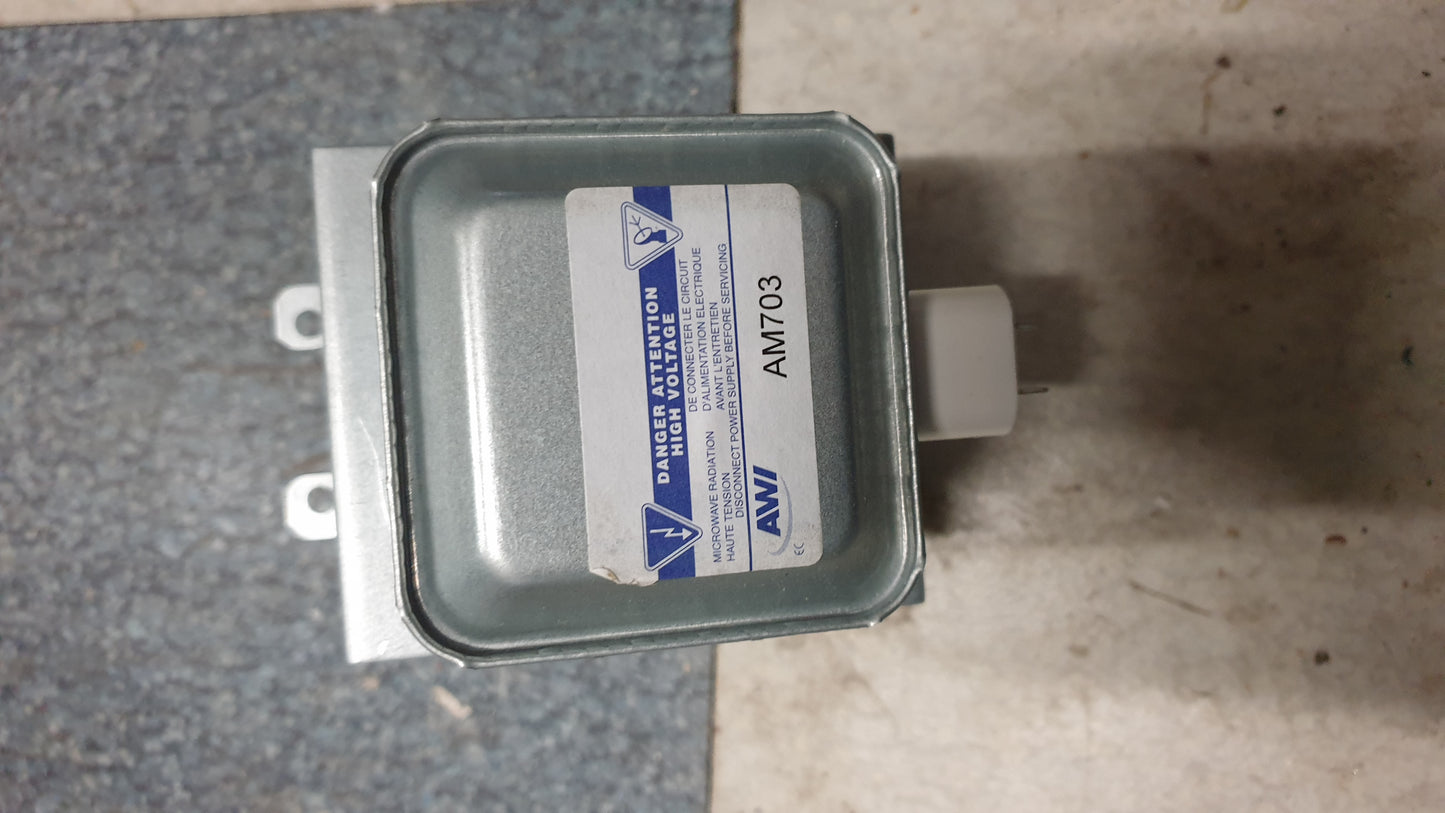AM703  (*) MAGNETRON marque AWI